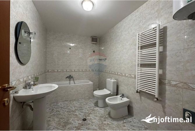 Ambient biznesi me qera 3+1 ne Tirane - 1,500 Euro