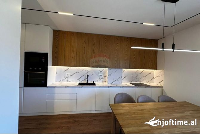 Shtepi me qera 2+1 ne Tirane - 1,300 Euro