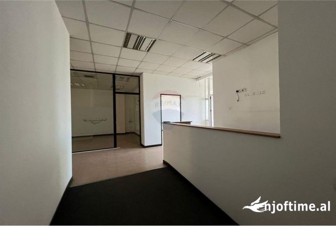 Ambient biznesi me qera 3+1 ne Tirane - 2,300 Euro
