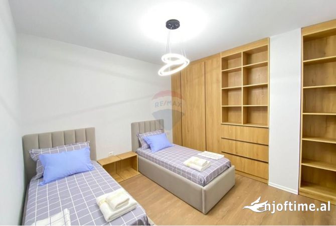 Shtepi ne shitje Apartament ne Tirane, 2+1, Mobilimi E mobiluar, Pagesa 275,000  Euro.