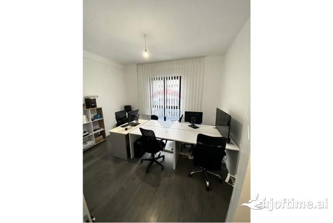 Ambient biznesi me qera 3+1 ne Tirane - 1,000 Euro