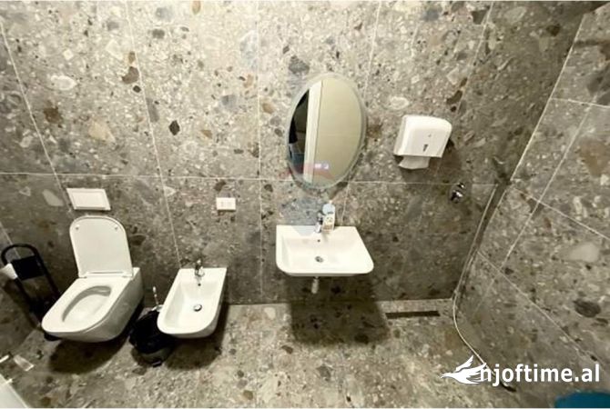 Zyre - Me Qera - 21 Dhjetori - Tirane