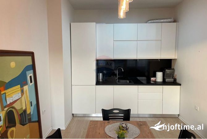 Shtepi me qera Apartament ne Tirane, 2+1, Mobilimi E mobiluar, Pagesa 1,400  Euro.