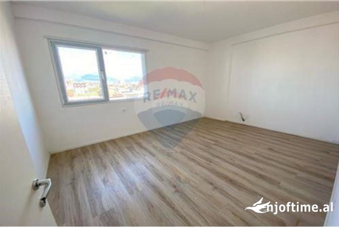 Shtepi ne shitje Apartament ne Tirane, 1+1, Mobilimi Bosh, pa mobiluar, Pagesa 97,500  Euro.