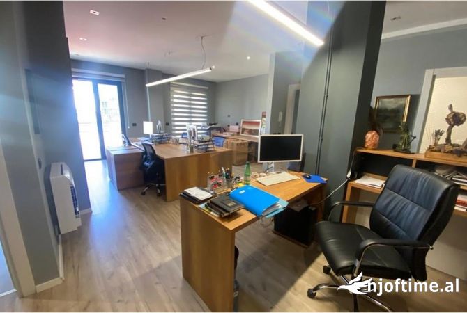 Ambient biznesi me qera 3+1 ne Tirane - 950 Euro