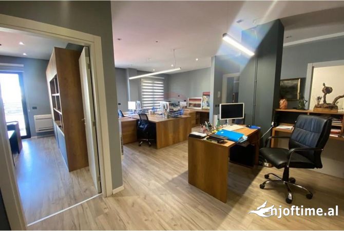 Ambient biznesi me qera 3+1 ne Tirane - 950 Euro