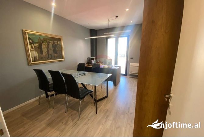 Ambient biznesi me qera 3+1 ne Tirane - 950 Euro