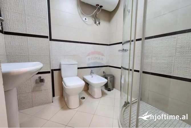 Shtepi ne shitje Apartament ne Tirane, 2+1, Mobilimi E mobiluar, Pagesa 195,000  Euro.