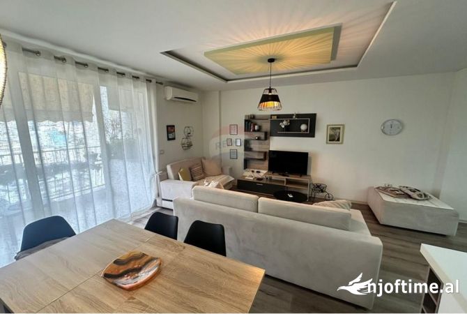 Shtepi me qera 2+1 ne Tirane - 1,200 Euro