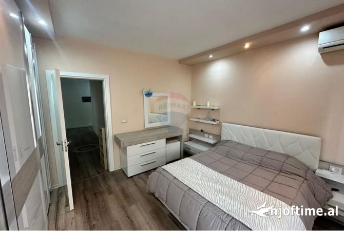 Shtepi me qera Apartament ne Tirane, 2+1, Mobilimi E mobiluar, Pagesa 1,200  Euro.