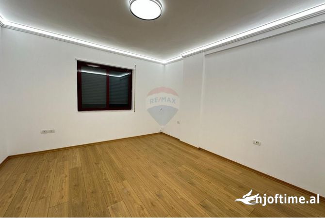 Shtepi ne shitje Apartament ne Tirane, 2+1, Mobilimi Bosh, pa mobiluar, Pagesa 260,000  Euro.