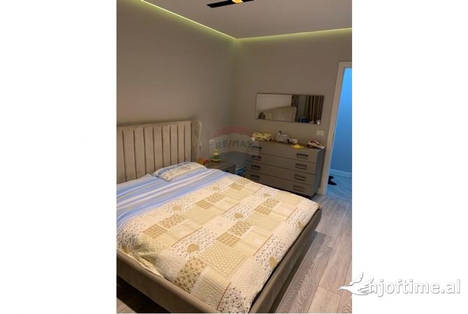 Shtepi ne shitje Apartament ne Tirane, 2+1, Mobilimi E mobiluar, Pagesa 182,000  Euro.