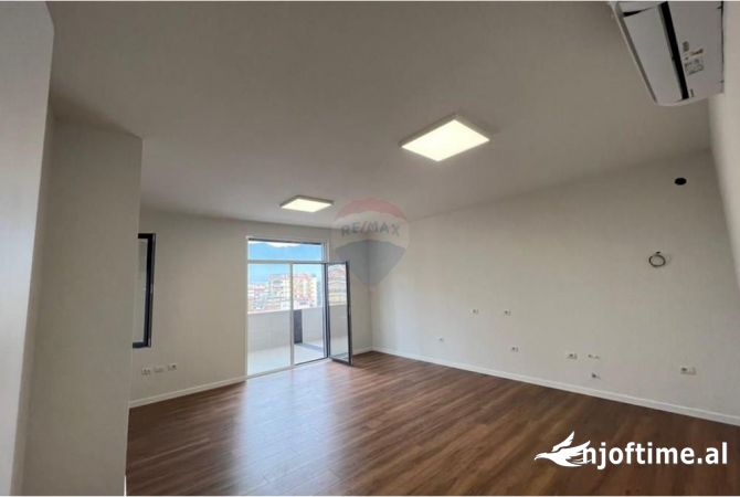 Ambient biznesi me qera 3+1 ne Tirane - 1,800 Euro