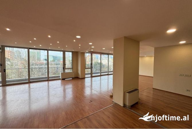 Ambient biznesi me qera 3+1 ne Tirane - 3,500 Euro