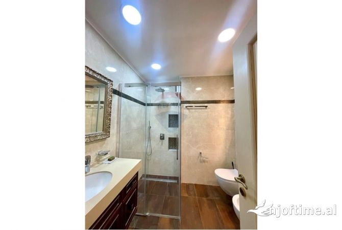 Shtepi me qera Apartament ne Tirane, 3+1, Mobilimi E mobiluar, Pagesa 1,500  Euro.