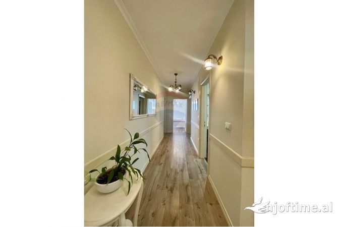 Shtepi me qera Apartament ne Tirane, 3+1, Mobilimi E mobiluar, Pagesa 1,500  Euro.