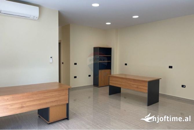 Ambient biznesi me qera 3+1 ne Tirane - 1,400 Euro