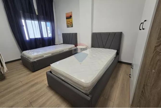 Shtepi ne shitje Apartament ne Tirane, 2+1, Mobilimi E mobiluar, Pagesa 185,000  Euro.