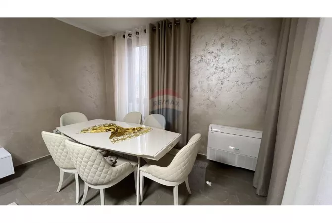Shtepi me qera 2+1 ne Tirane - 1,300 Euro