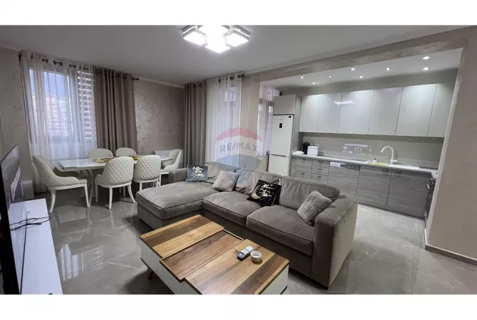 Shtepi me qera 2+1 ne Tirane - 1,300 Euro