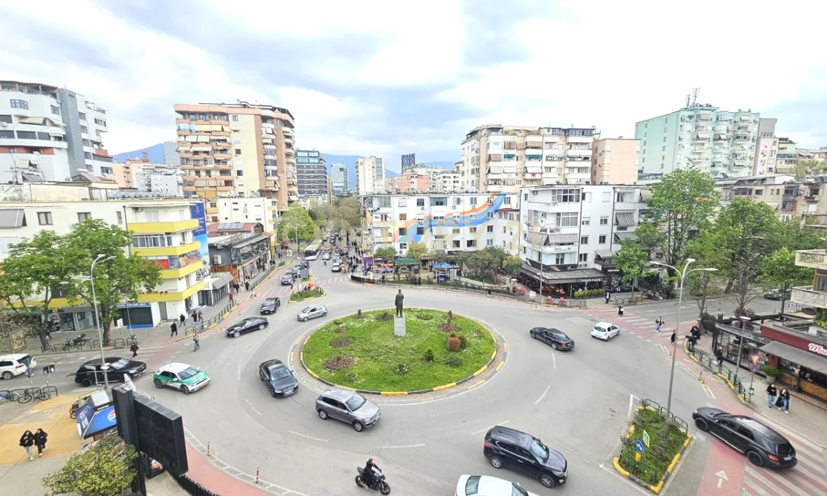 Ambjent komercial - Me qera - Sheshi Wilson