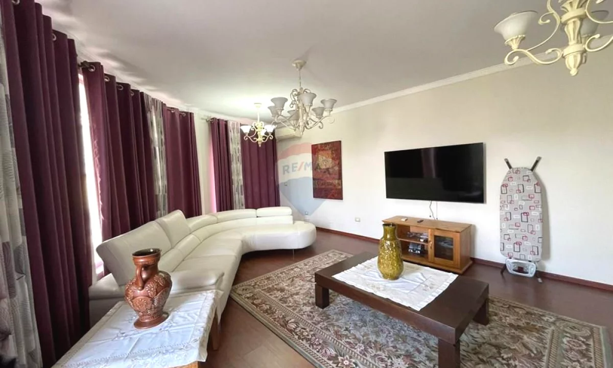 Shtepi ne shitje Apartament ne Tirane, 3+1, Mobilimi E mobiluar, Pagesa 380,000  Euro.