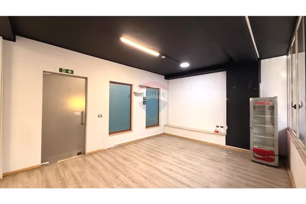 Ambient biznesi me qera 3+1 ne Tirane - 1,400 Euro