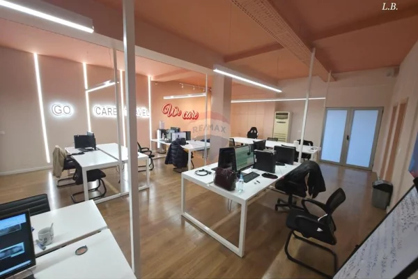 Zyre me qera tek Komuna e Parisit