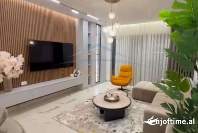 Shtepi me qera 2+1 ne Tirane - 1,600 Euro