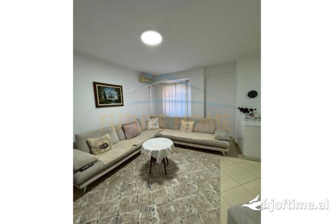 Shtepi ne shitje Apartament ne Tirane, 3+1, Mobilimi E mobiluar, Pagesa 180,000  Euro.