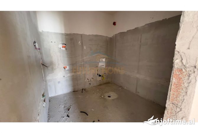 Shtepi ne shitje Apartament ne Tirane, 2+1, Mobilimi Bosh, pa mobiluar, Pagesa 159,700  Euro.
