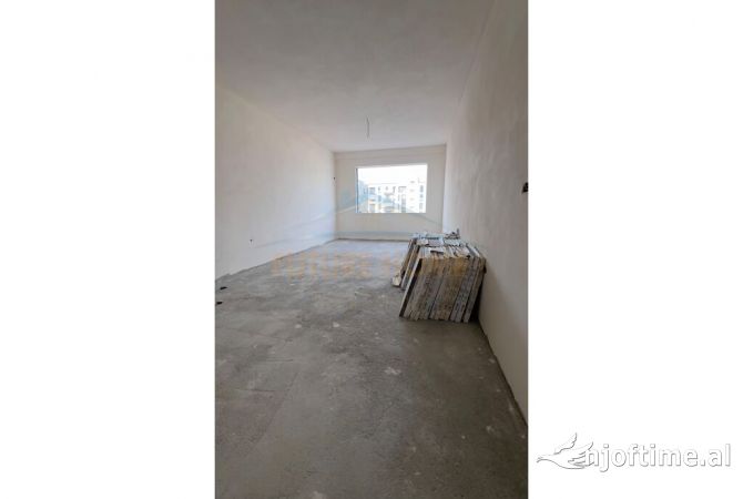 Shtepi ne shitje Apartament ne Tirane, 2+1, Mobilimi Bosh, pa mobiluar, Pagesa 159,700  Euro.