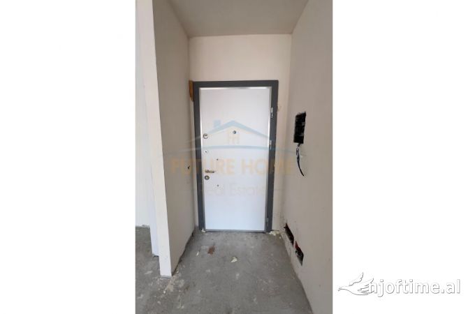 Shtepi ne shitje Apartament ne Tirane, 2+1, Mobilimi Bosh, pa mobiluar, Pagesa 159,700  Euro.