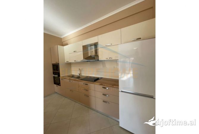 Shtepi ne shitje Apartament ne Tirane, 2+1, Mobilimi Bosh, pa mobiluar, Pagesa 168,300  Euro.