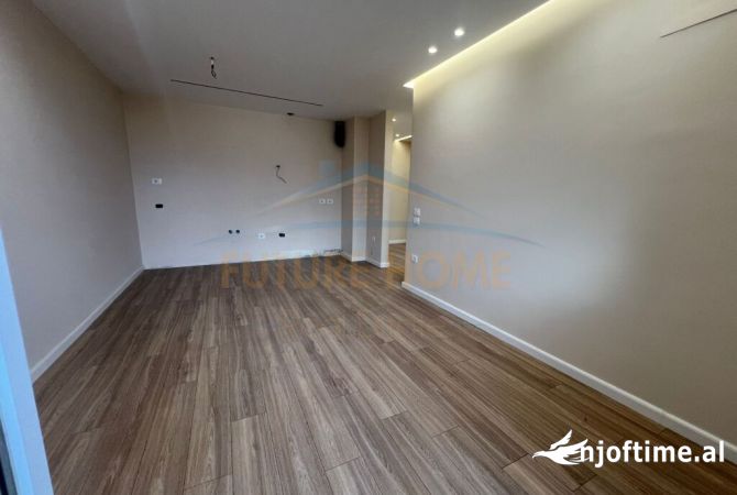 Shtepi ne shitje Apartament ne Tirane, 2+1, Mobilimi Pjeserisht e mobiluar, Pagesa 165,000  Euro.