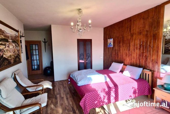 Shtepi ne shitje Apartament ne Tirane, 2+1, Mobilimi E mobiluar, Pagesa 190,000  Euro.