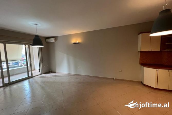 Ambient biznesi me qera 3+1 ne Tirane - 700 Euro