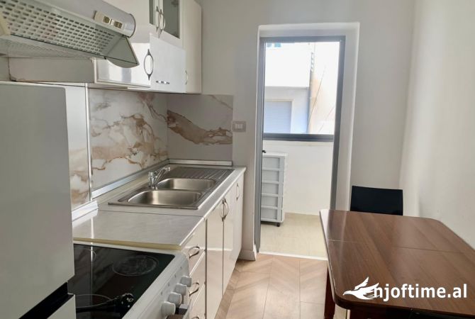 Shtepi me qera Apartament ne Tirane, 1+1, Mobilimi E mobiluar, Pagesa 600  Euro.