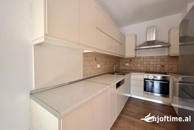 Shtepi me qera 2+1 ne Tirane - 1,200 Euro