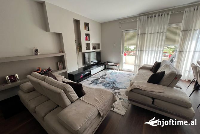 Shtepi me qera 2+1 ne Tirane - 950 Euro