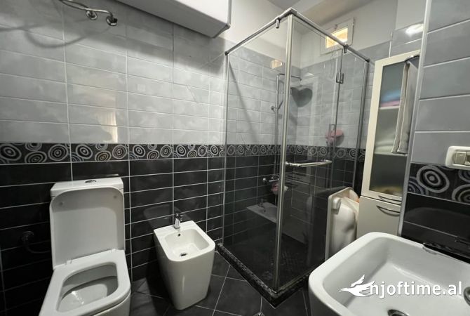 Shtepi me qera Apartament ne Tirane, 2+1, Mobilimi E mobiluar, Pagesa 950  Euro.