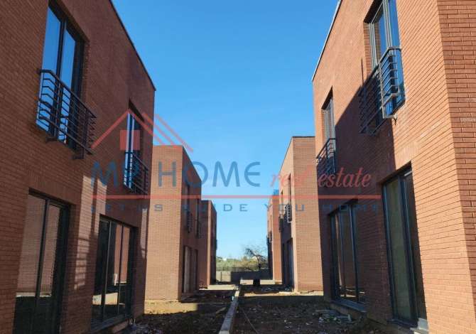 Shtepi ne shitje Vila Luksoze ne Tirane, 3+1, Mobilimi Bosh, pa mobiluar, Pagesa 375,000  Euro.