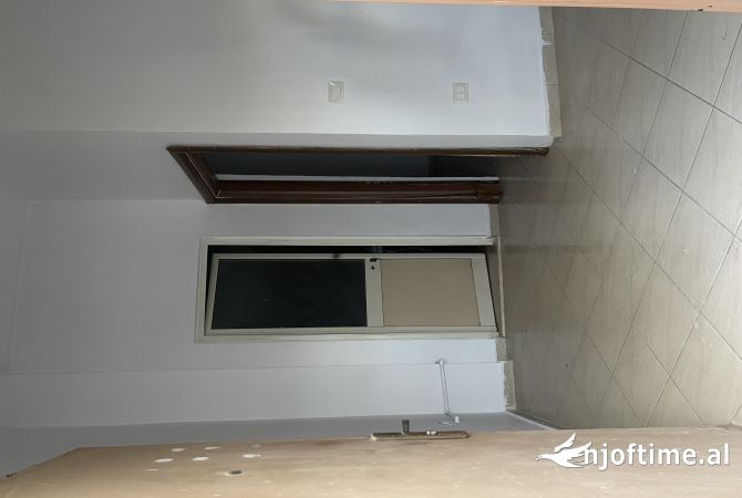 Shtepi ne shitje Apartament ne Kavaje, 1+1, Mobilimi Bosh, pa mobiluar, Pagesa 60,000  Euro.