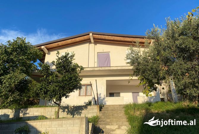 Shtepi me qera 2+1 ne Durres - 250 Euro