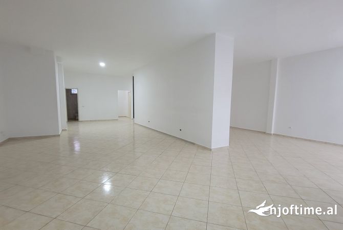 Ambient biznesi me qera 3+1 ne Durres - 600 Euro