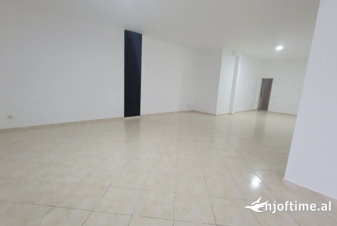 Ambient biznesi me qera 3+1 ne Durres - 600 Euro