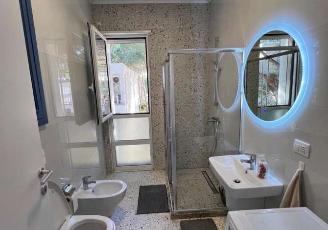 Shtepi ne shitje Apartament ne Durres, 2+1, Mobilimi E mobiluar, Pagesa 300,000  Euro.