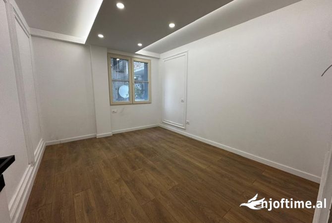 Zyre me Qira, Shkolla Baletit