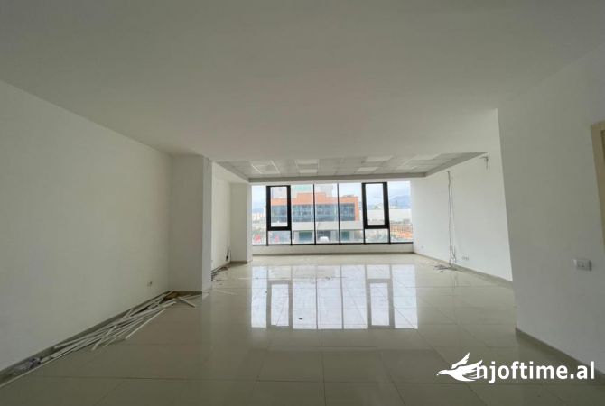 Ambient biznesi me qera 3+1 ne Tirane - 2,000 Euro