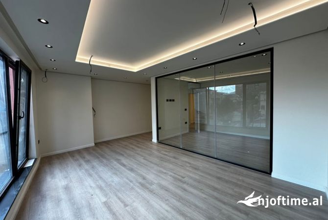 Ambient biznesi per qera, Myslym Shyri